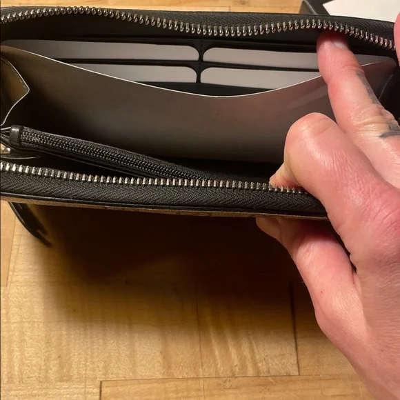 Gucci Tiger GG Supreme Monogram Zippy Wallet with Box & Dust Bag FULL INCLUSION - Picture 10 of 16